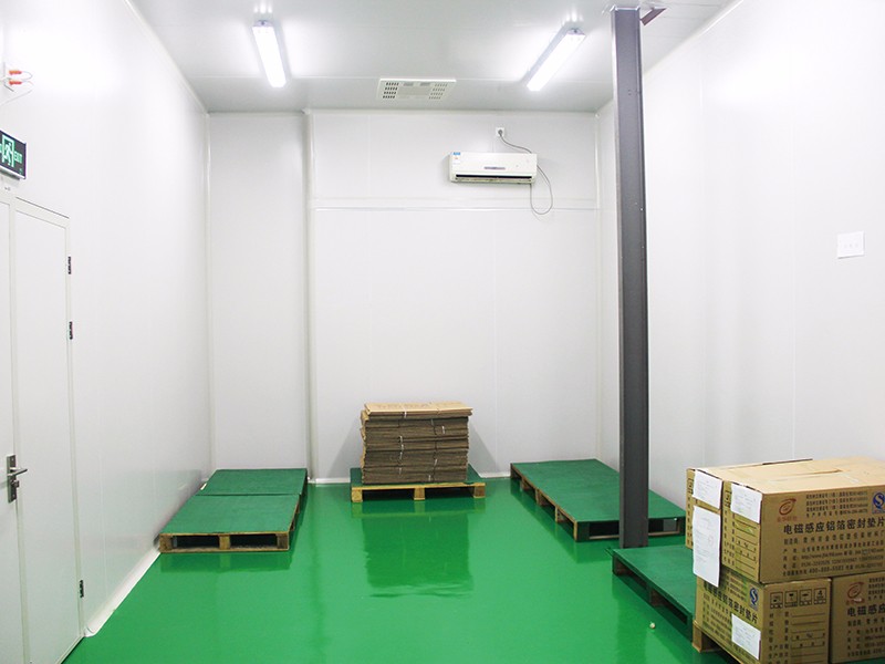 食品药品成品库一角