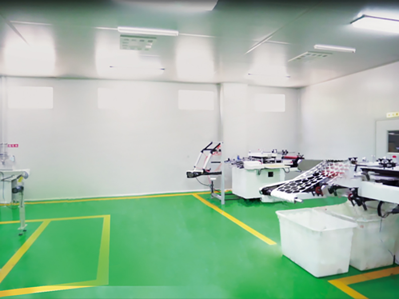 十万级净化生产车间一角